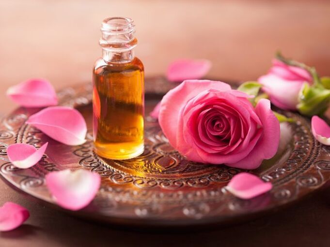 El aceite de rosa puede ser especialmente útil para regenerar las células de la piel. 