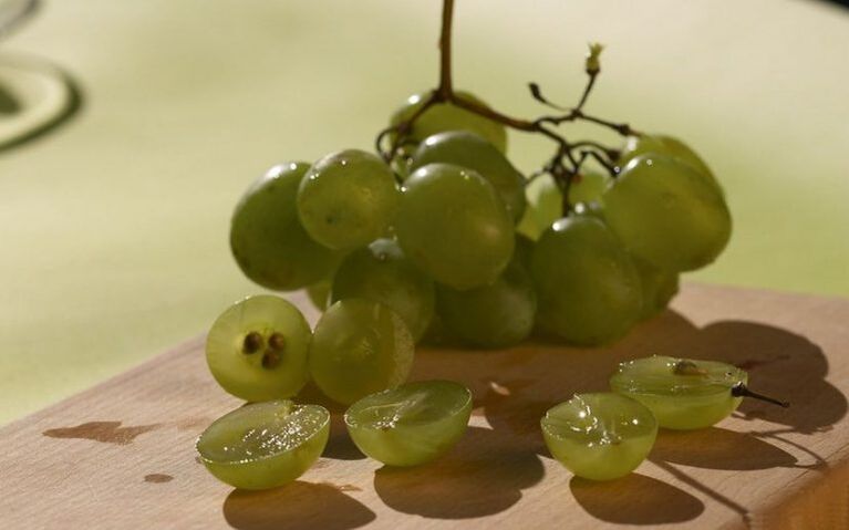 mascarilla tensora con uvas